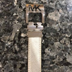 NWT Michael Kors Twist Reversible Belt!